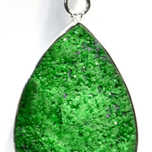 Uvarorvite pendant